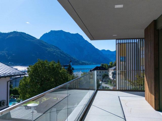 Stilvolle Neubau Eigentumswohnung mit Blick auf Schloss Orth & Traunsee