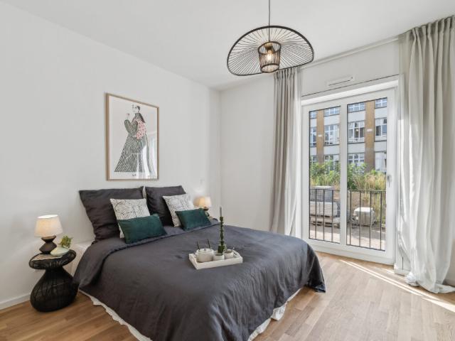 Stilvolle Neubauwohnung: 3 Zimmer, Einbauküche und Balkon