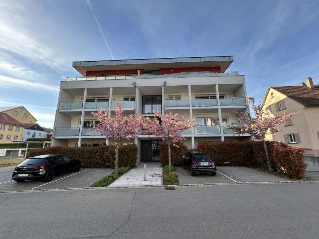 Stilvolle, neuwertige 3,5 Raum Wohnung mit geh. Innenausstattung mit Balkon und EBK