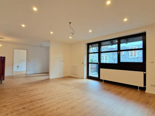 Stilvolle Stadtwohnung mit Dachterrasse und Balkon in bester Lage von Schwandorf