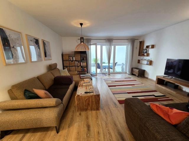 Stilvolle Stadtwohnung: Neuwertige 2,5‑Zimmer mit großem Innenhof im Herzen von Abensberg