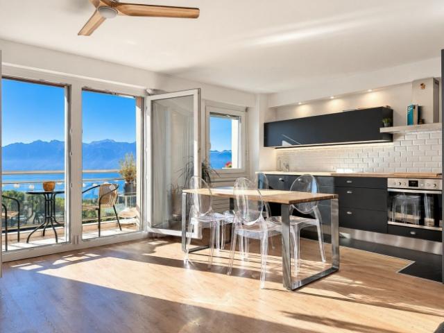 Stilvolle renovierte 2,5 Zimmer Wohnung, Panoramablick auf den See und die Alpen