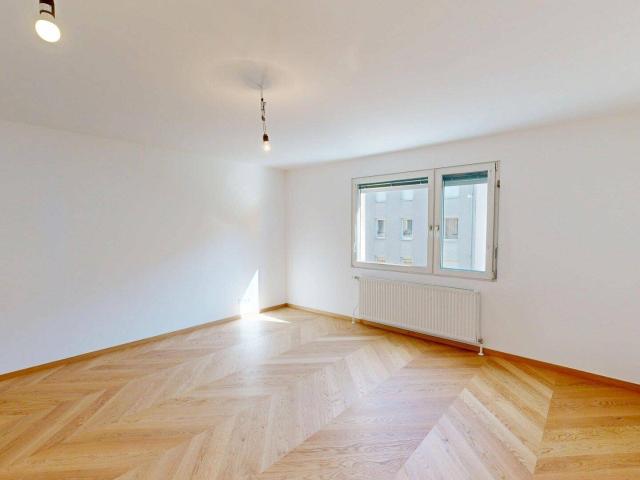 Stilvolle Wohnung im 6. Stock mit flexibler Raumgestaltung und U Bahn Anbindung Für Eigennutzer oder Investoren mit ca. 4% Rendite