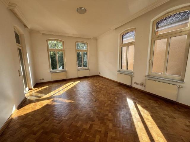 Stilvolle Wohnung in einer Villa aus der Gründerzeit zwischen Französischem Garten und Schlosspark!