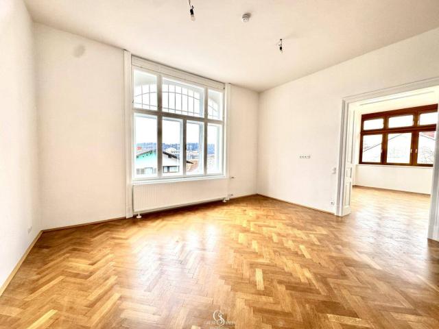 Stilvolle Wohnung in kernsanierter Altbauvilla inkl. Parkplatz & Keller Erstbezug!