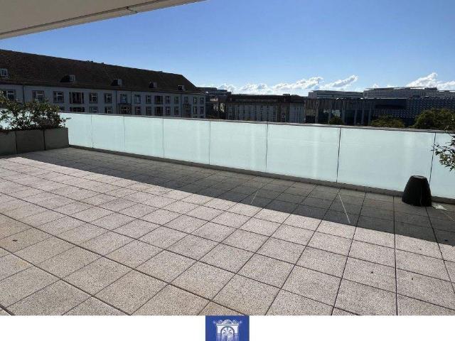 Stilvolle Wohnung mit viel Platz, zwei BÃ¤dern und umlaufender Terrasse!