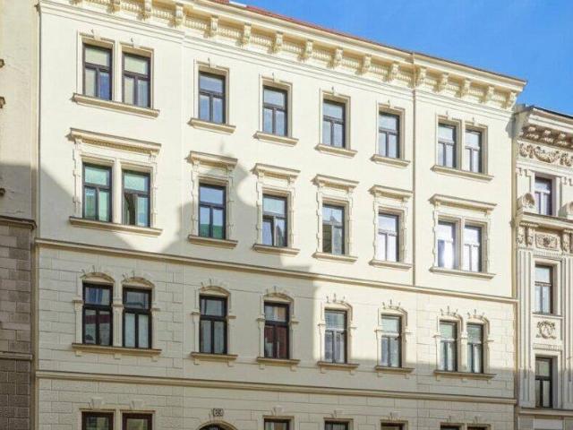 Jetzt sparen: Bis 31.08.2026 nur die halbe Provision Stilvolle und geräumige 3 4 Zimmer Altbauwohnung mit Balkon, nahe Währinger Straße
