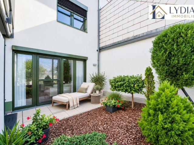 Stilvolle und sehr gepflegte 3 Zimmer Wohnung mit 2 Gärten/Terrassen beide Zimmer ruhige Innenhoflage / Garagenstellplatz optional / Top Infrastruktur!