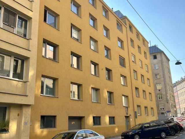 Stilvolle und wunderschön renovierte 3 Zimmer Wohnung Nähe Arenbergpark