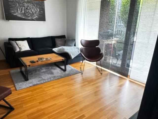 Stilvolle, voll möblierte 2 Zimmer Wohnung mit Balkon