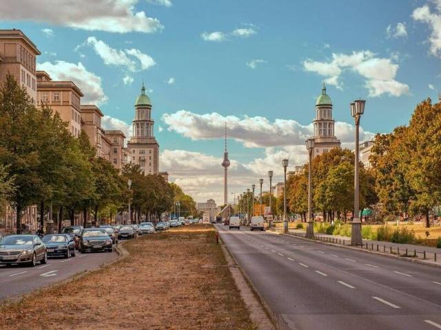 Stilvolle, voll möblierte Designwohnung an der Karl Marx Allee – hochwertiges Wohnen am Frankfurter Tor
