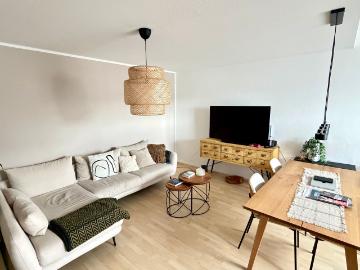 Stilvolle, vollmöblierte Dachgeschosswohnung mit Homeoffice – ideal für München Pendler