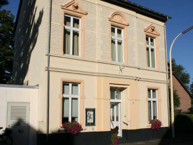 Stilvolle Villa in bester Lage Viel Platz für die Familie in Haus und Garten