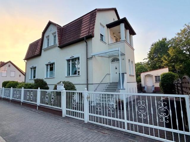 Stilvolle Villa mit Pool & großem Grundstück im Havelland