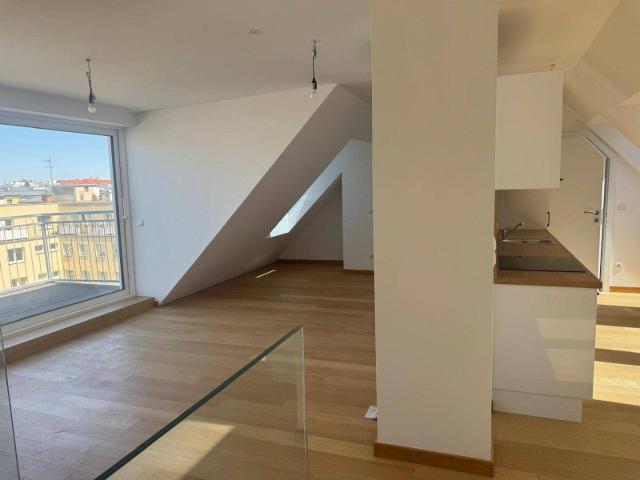 Stilvollen 2 Zimmer Maisonettewohnung mit Terrasse und Panoramafenster