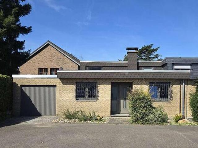 Stilvoller möblierter Splitlevel Bungalow mit Garten