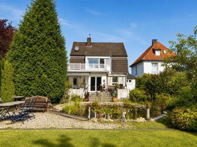 Stilvoller Altbau mit traumhaftem Grundstück und Halle in Varel