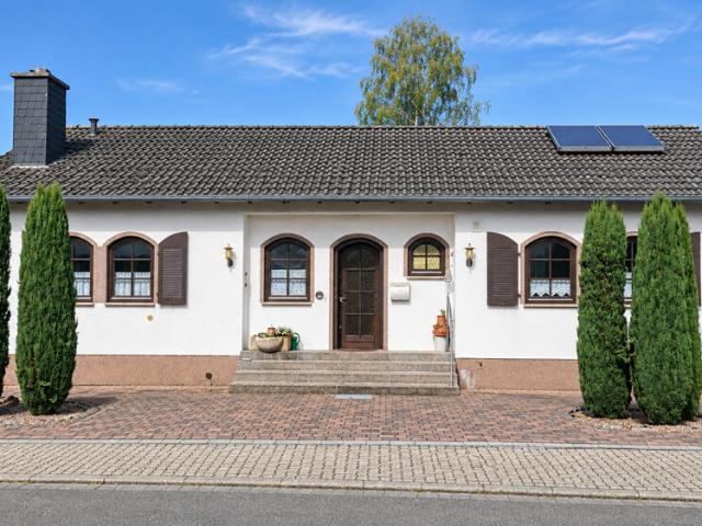 Stilvoller Bungalow mit großem Garten & Garage in ruhiger Wohnlage von Schifferstadt