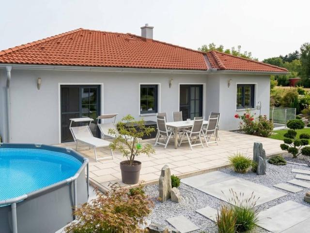 Stilvoller Bungalow, barrierefrei, neuwertig, Vollkeller, in Stadt Nähe
