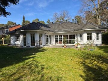 Stilvoller und lichtdurchfluteter Bungalow in Berlin Schlachtensee