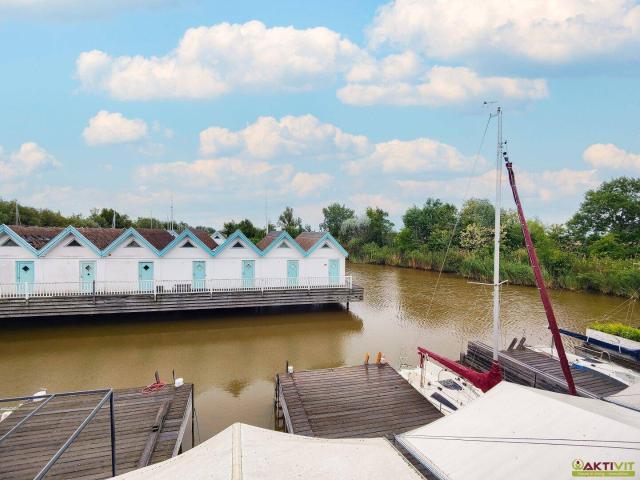 Stilvolles Bootshaus mit Anlegestelle direkt am Neusiedler See. Feriendomizil und Vermietung möglich