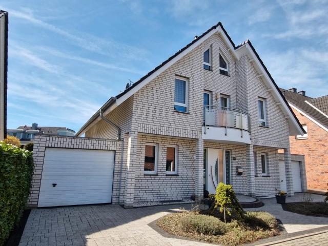 Stilvolles Einfamilienhaus An der Langst in traumhafter Lage!