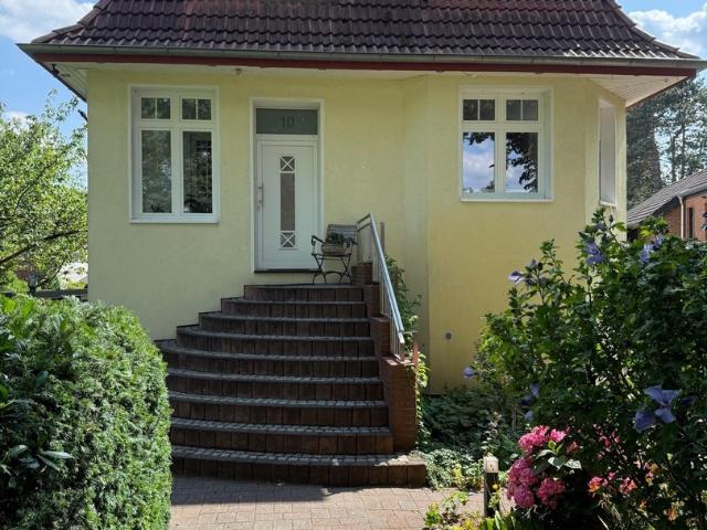 Stilvolles Einfamilienhaus mit 1.800 m2 Südgrundstück und hochwertiger Ausstattung