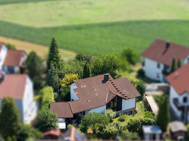 Stilvolles Einfamilienhaus mit großzügigem Garten frei nach Absprache