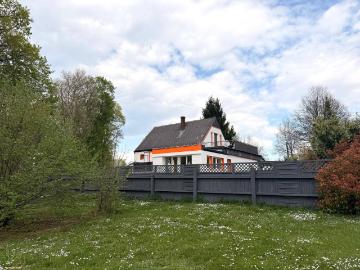 Stilvolles Einfamilienhaus mit großem Garten + Optionaler Baugrund