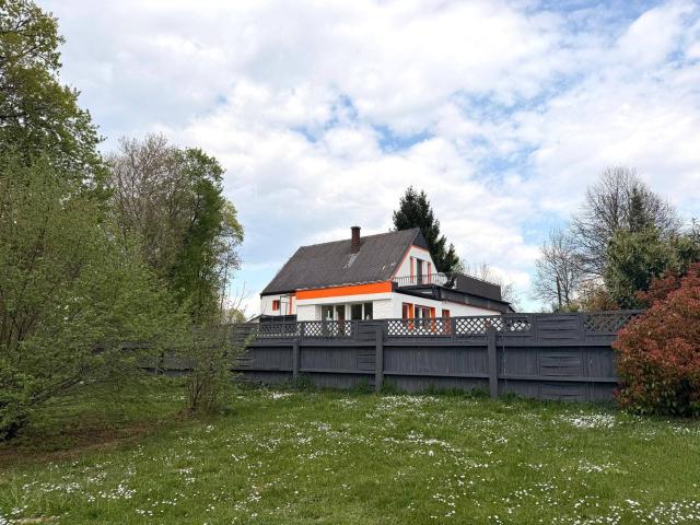 Stilvolles Einfamilienhaus mit großem Garten + Optionaler Baugrund
