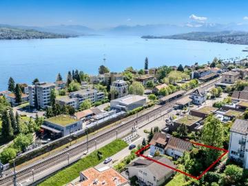 Stilvolles freistehendes 6.5 Zi EFH mit 981 m² Grundstück, Seesicht und Entwicklungspotenzial in Oberrieden