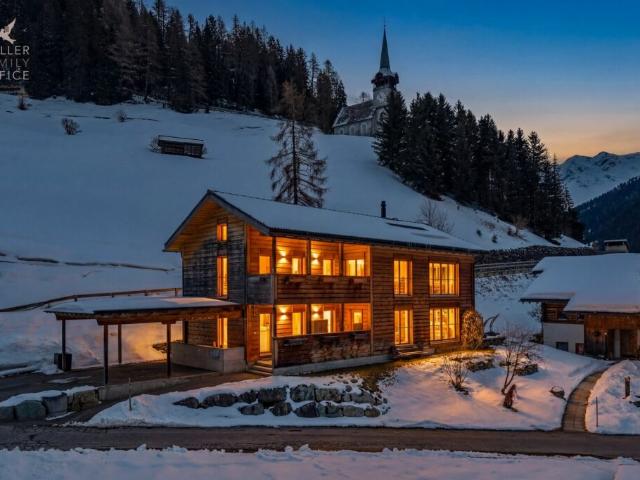Stilvolles Holzhaus mit alpinem Charme und nachhaltigem Wohn und Energiekonzept