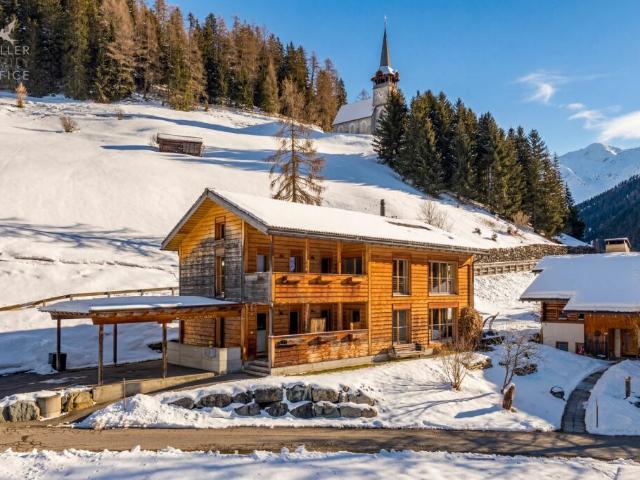 Stilvolles Holzhaus mit alpinem Charme und nachhaltigem Wohn und Energiekonzept