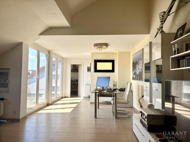 Stilvolles Penthouse mit sonniger Terrasse im Herzen von Sindelfingen