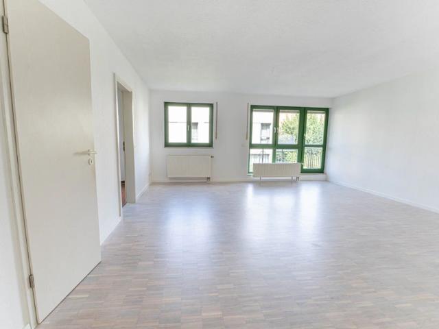 Stilvolles Refugium mit Sonnenterrasse: Frisch renoviertes 3 Zimmer Domizil in bevorzugter Lage