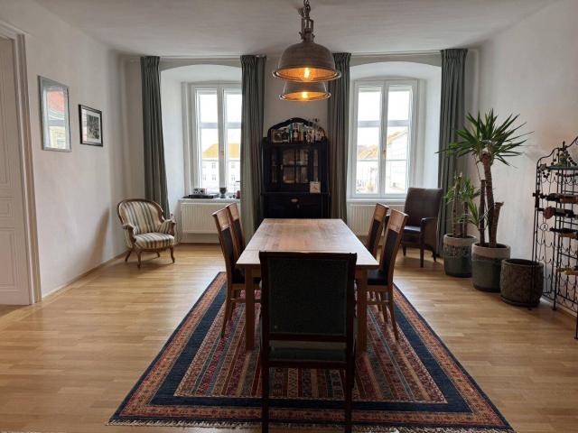 Stilvolles Wohnen in zentraler Lage Altbau