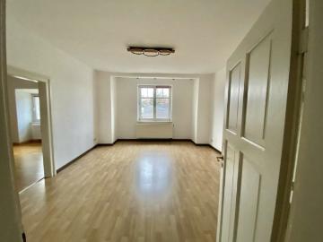 Stilvolles Wohnen in geräumiger DG Wohnung in toller Villa in Sonneberg