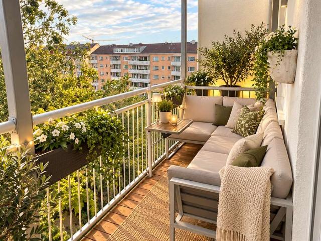 Stilvolles Wohnen in München Schwabing – sanierte 3 Zimmer Wohnung mit Balkon und Wintergarten