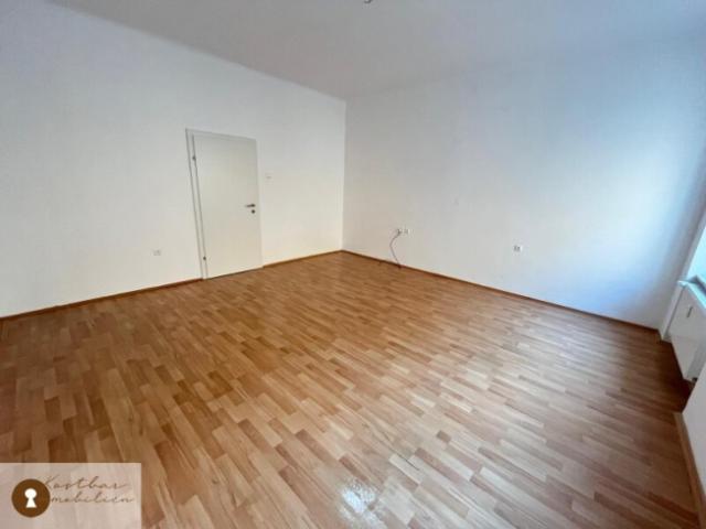 Stilvolles Wohnen mit Aussicht Entdecken Sie Ihre Traum Zweizimmerwohnung mit Balkon in St. Leonhard!