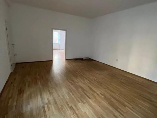 Stilvolles Wohnen mit Aussicht: Entdecken Sie Ihre Traum Zweizimmerwohnung mit Balkon in St. Leonhard!