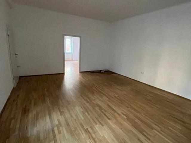 Stilvolles Wohnen mit Aussicht: Entdecken Sie Ihre Traum Zweizimmerwohnung mit Balkon in St. Leonhard!