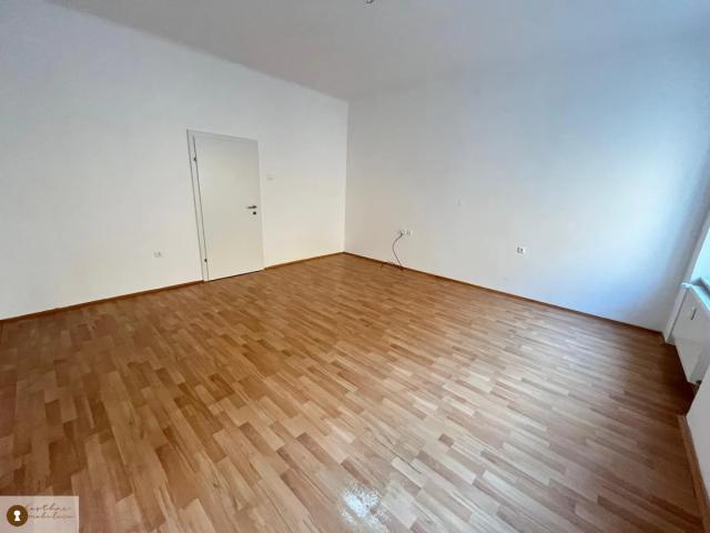Stilvolles Wohnen mit Aussicht: Entdecken Sie Ihre Traum Zweizimmerwohnung mit Balkon in St. Leonhard!