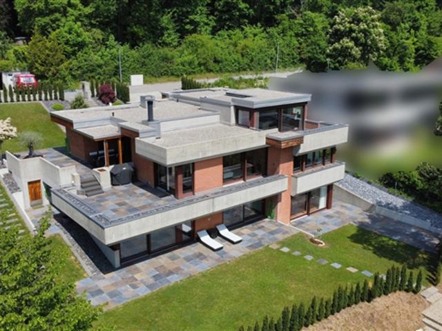 Stilvolles 5.5 Zimmer Einfamilienhaus mit Doppelgarage und Innenpool