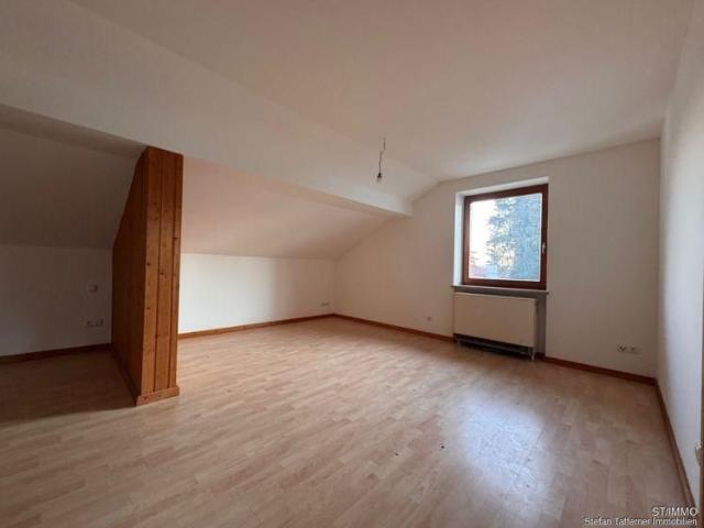 ST/IMMO Gemütliche DG Wohnung für Singles oder Paare – ruhig, gepflegt, mit Stellplatz