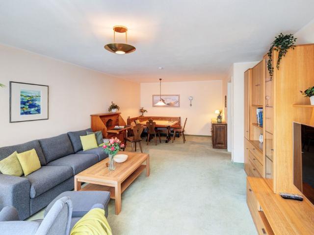 Stimmige 2 Zimmer Wohnung mit Balkon und Bad en Suite