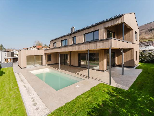 Stimmige Balance mit Mondseeblick! Design, Technologie und Wohlgefühl