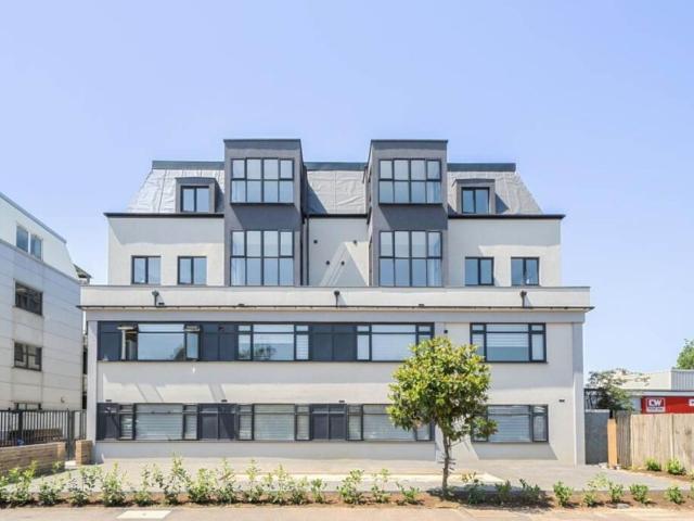 Stirling Way, Borehamwood WD6, 1 bed flat to rent, £1,425 pcm | PrimeLocation