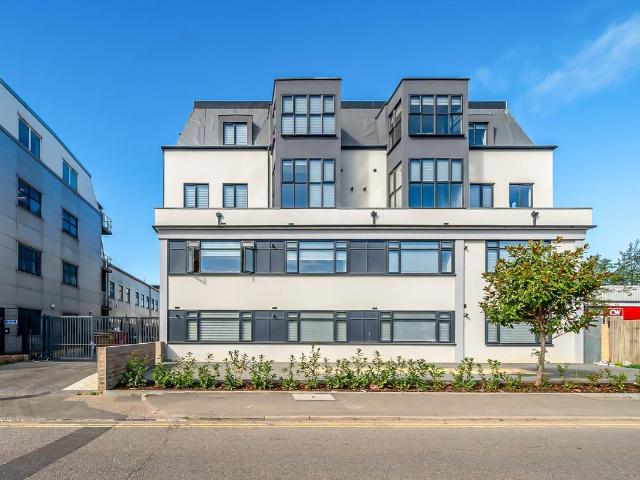 Stirling Way, Borehamwood WD6, 1 bed flat to rent, £1,425 pcm | PrimeLocation