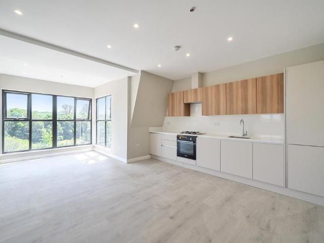 Stirling Way, Borehamwood, WD6 2 bed apartment to rent £2,000 pcm £462 pw