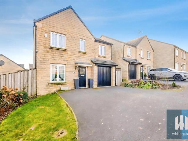 Stirling Wood Close, Lindley. 4 bed detached house to rent £1,850 pcm £427 pw